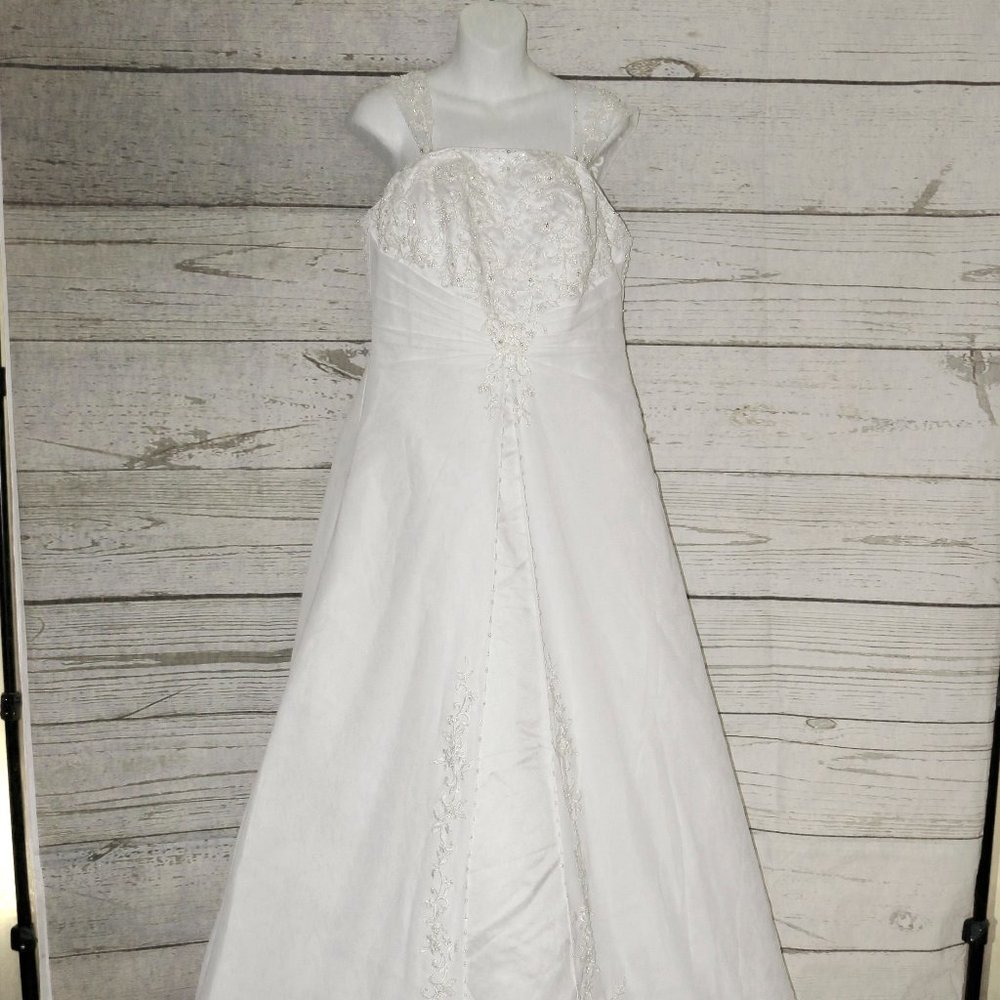 David's Bridal A-Line Satin/Chiffon Wedding Dress